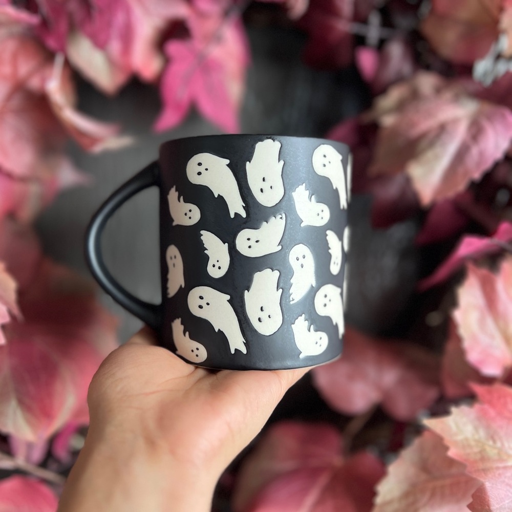 LAST ONE✨NEW👻Target Hyde and Eek 2023 Spooky Vibes Black Matte Mug with Ghosts